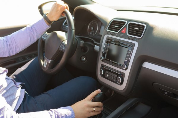 Assurance auto résiliée pour suspension de permis : que faire ?